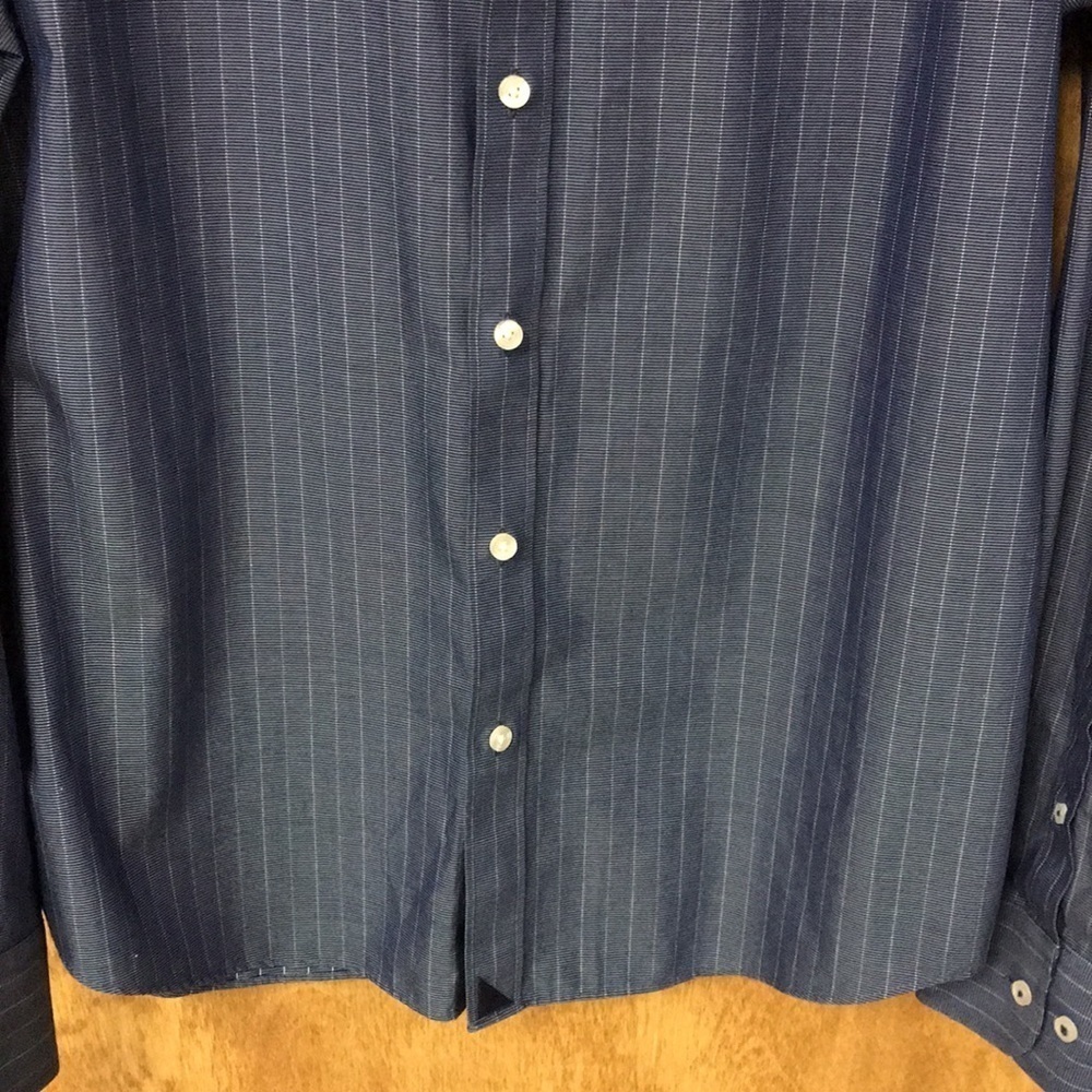 Untuckit Button down shirt - Picture 3 of 10